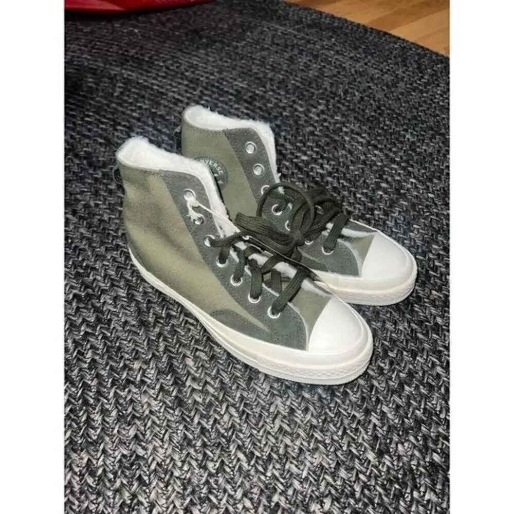 ‎Converse High Top Sherpa Lined sneakers youth size 3.5